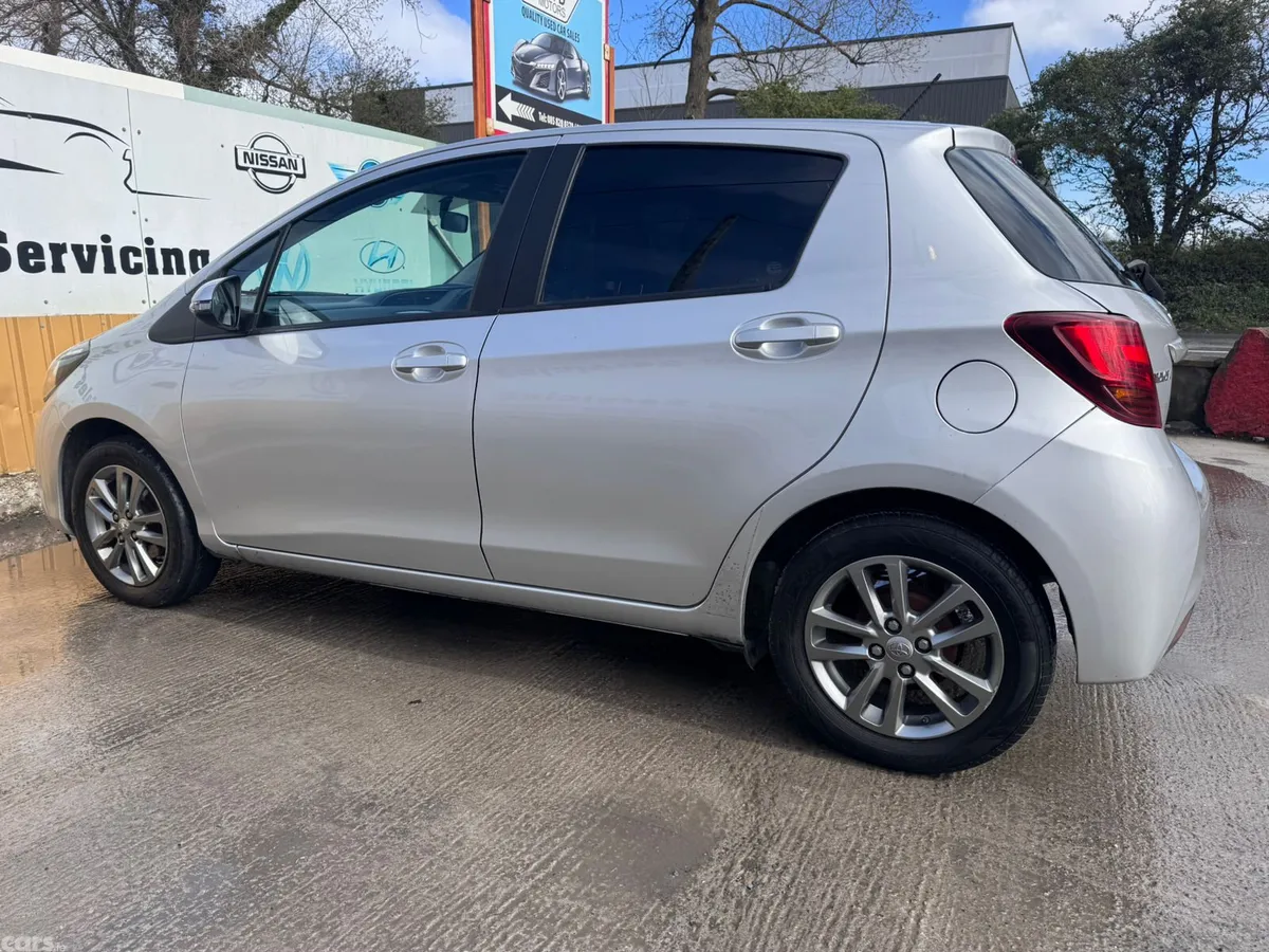 Toyota Yaris Hatchback, Petrol, 2016, Silver