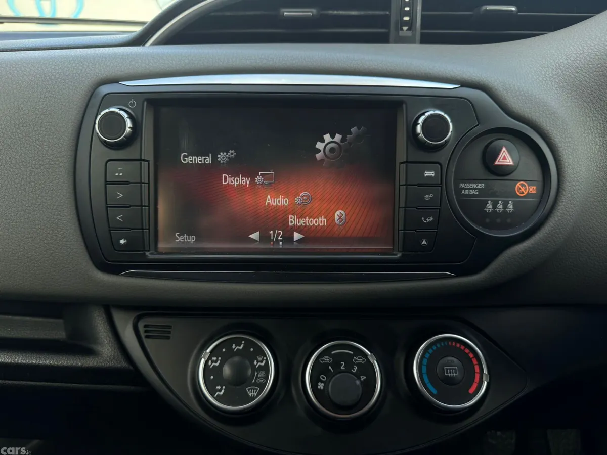 Toyota Yaris Hatchback, Petrol, 2016, Silver