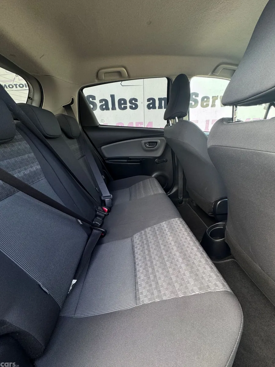 Toyota Yaris Hatchback, Petrol, 2016, Silver