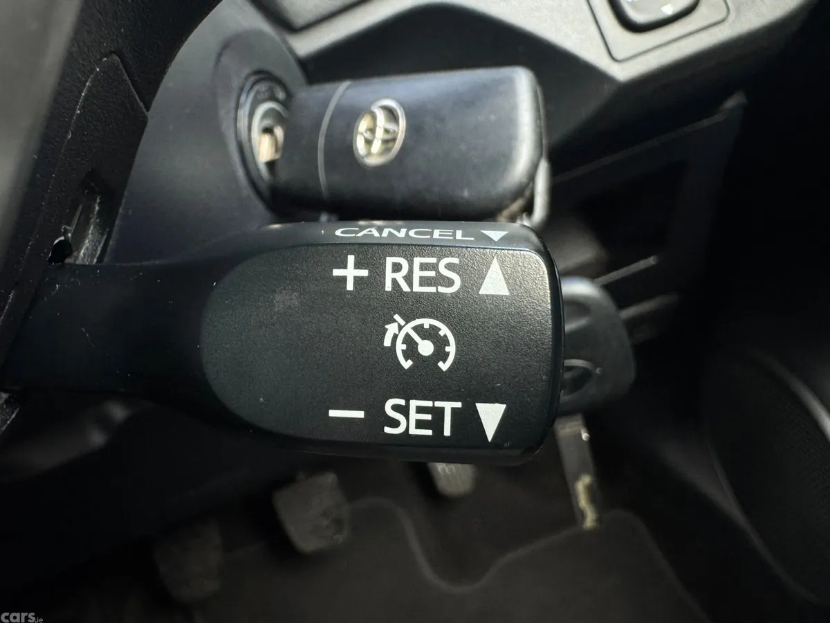 Toyota Yaris Hatchback, Petrol, 2016, Silver