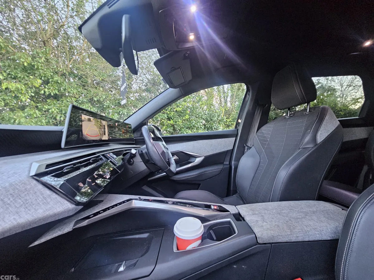 Peugeot 5008 MPV, Petrol Hybrid, 2025, Black
