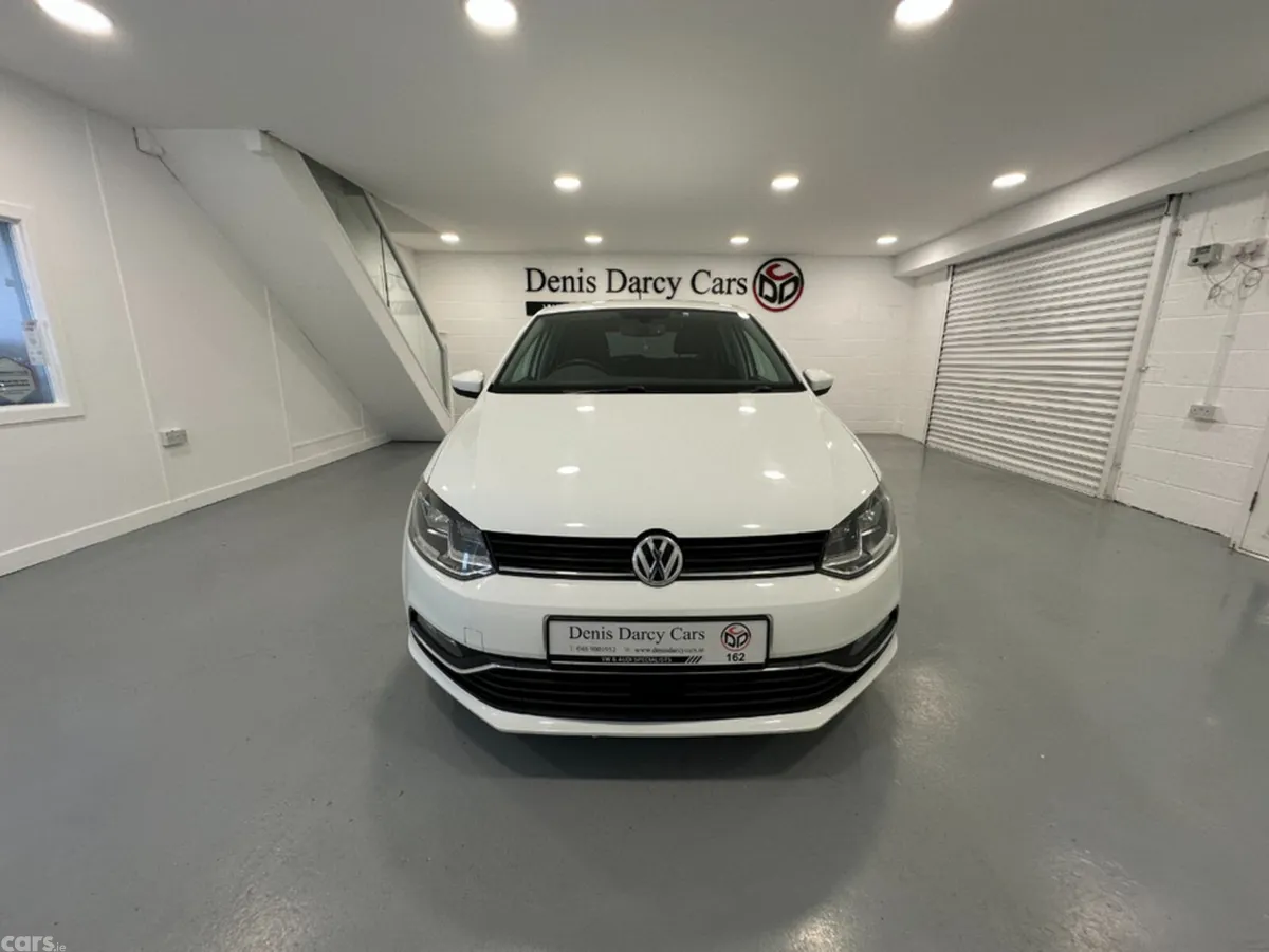 Volkswagen Polo Hatchback, Petrol, 2016, White