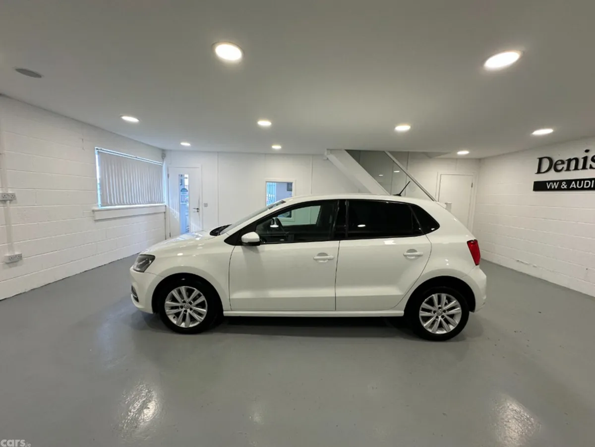 Volkswagen Polo Hatchback, Petrol, 2016, White