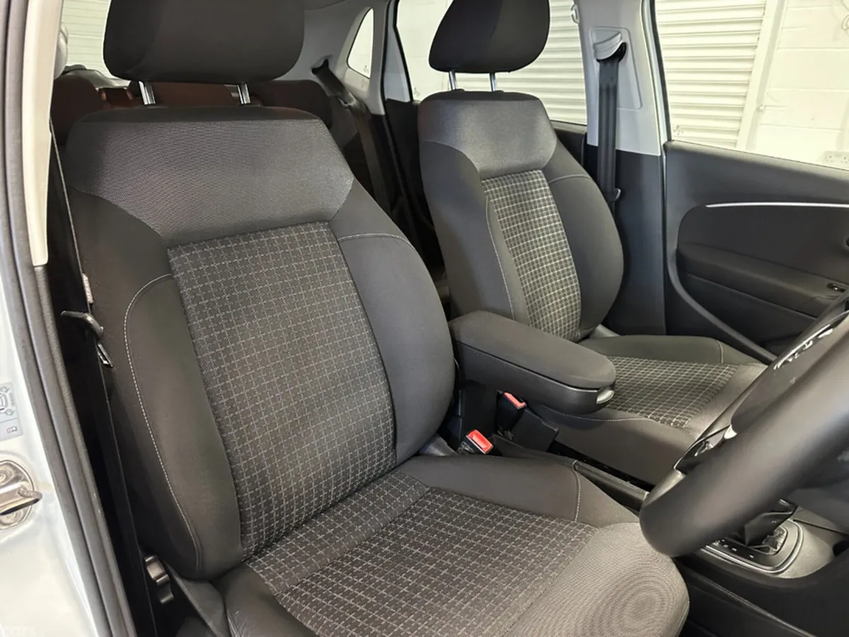 Volkswagen Polo Hatchback, Petrol, 2016, White