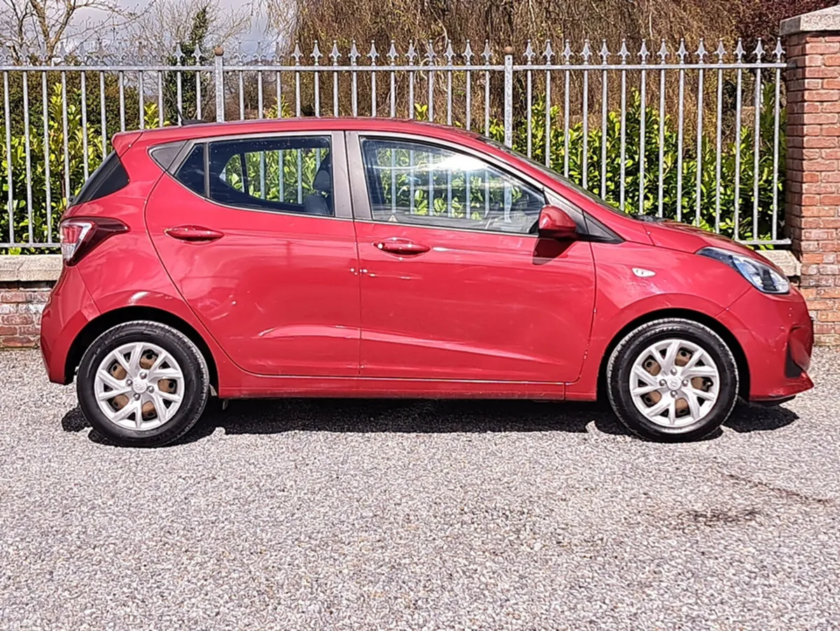 Hyundai i10 Hatchback, Petrol, 2018, Red
