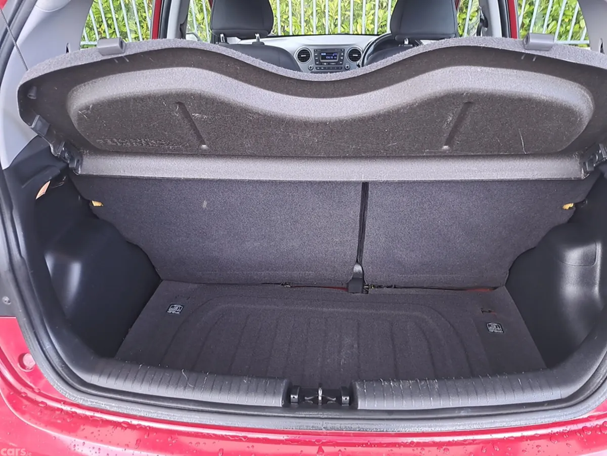 Hyundai i10 Hatchback, Petrol, 2018, Red