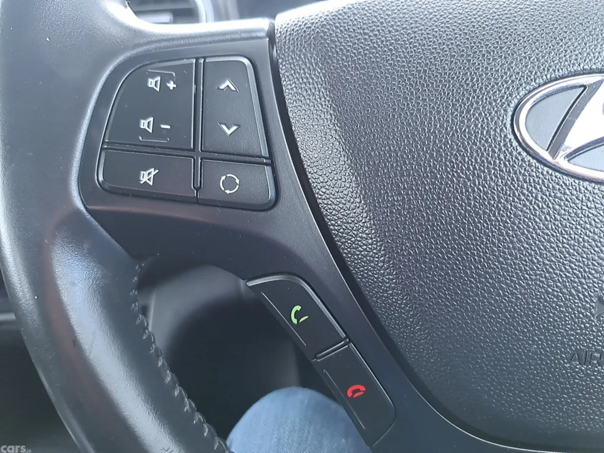 Hyundai i10 Hatchback, Petrol, 2018, Red