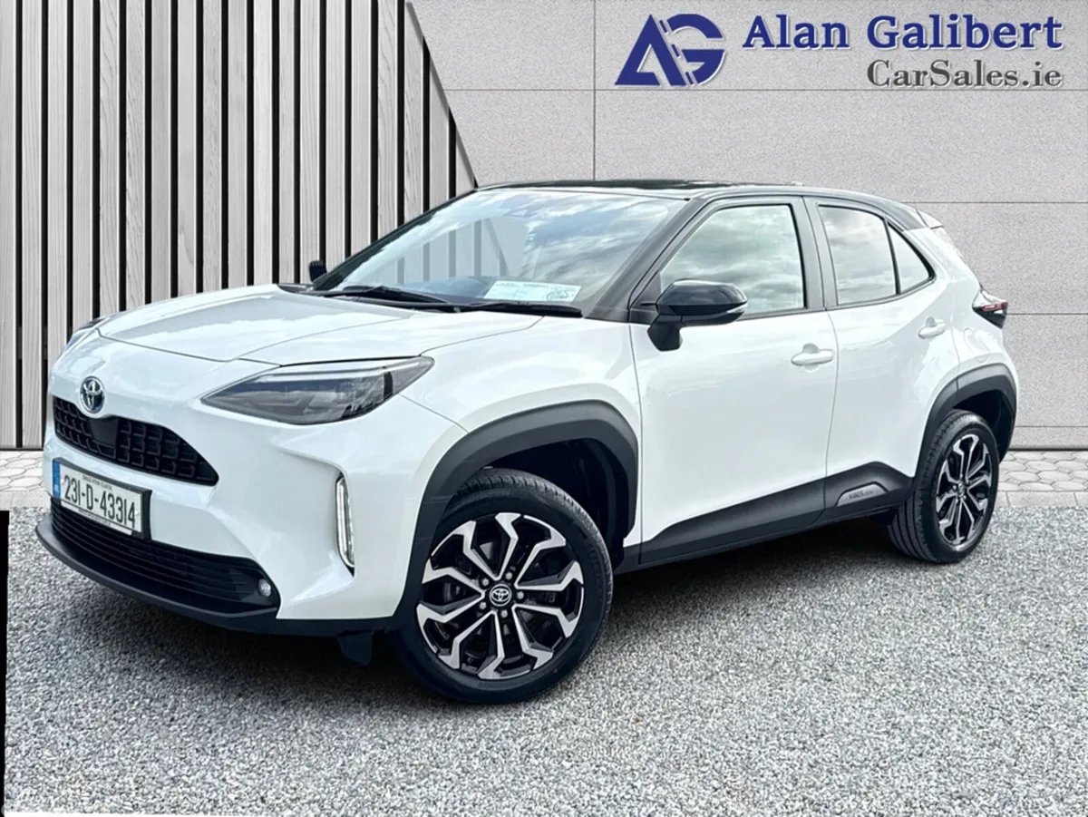 Toyota Yaris Cross Hatchback, Petrol Hybrid, 2023, White