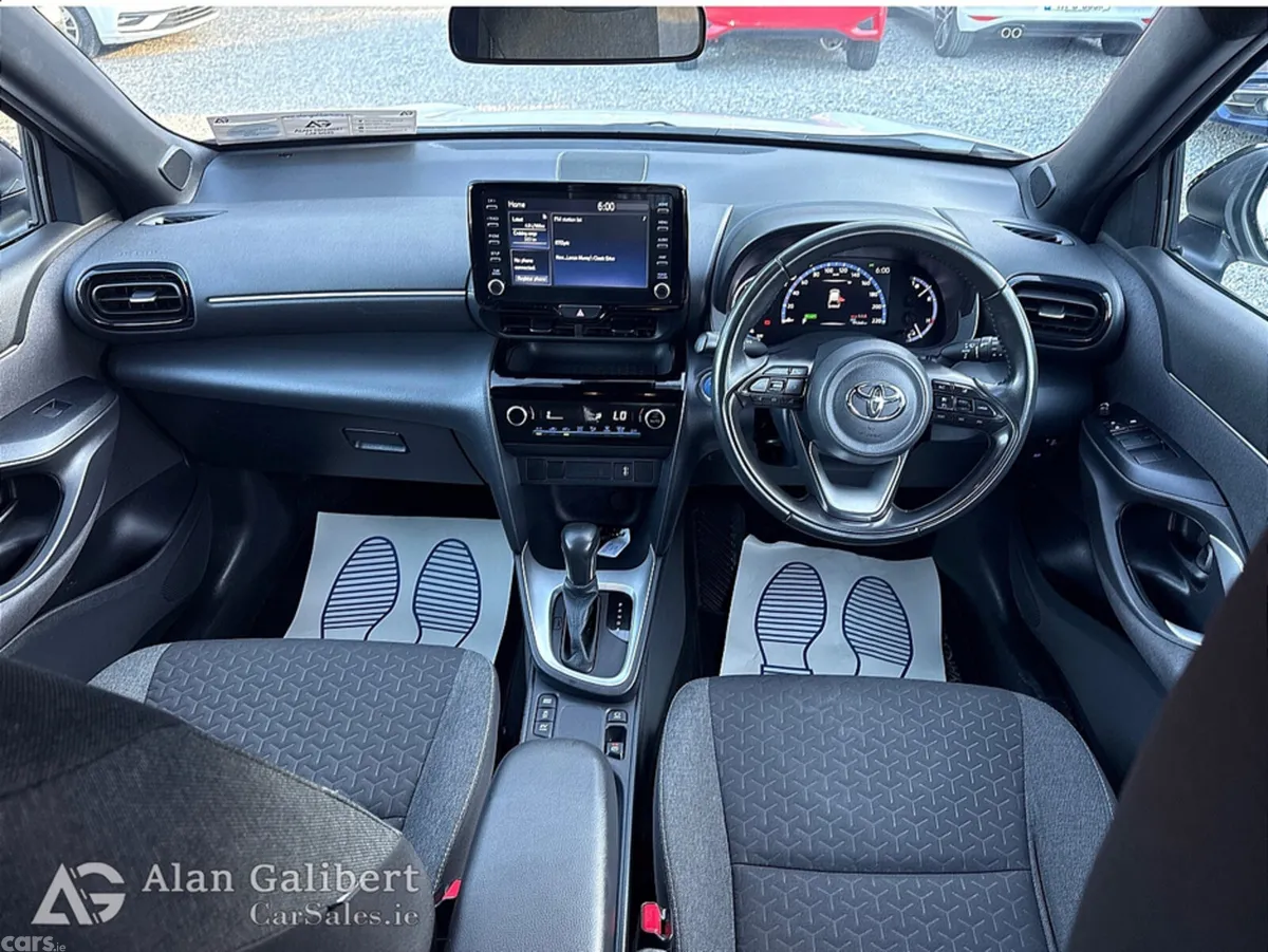 Toyota Yaris Cross Hatchback, Petrol Hybrid, 2023, White