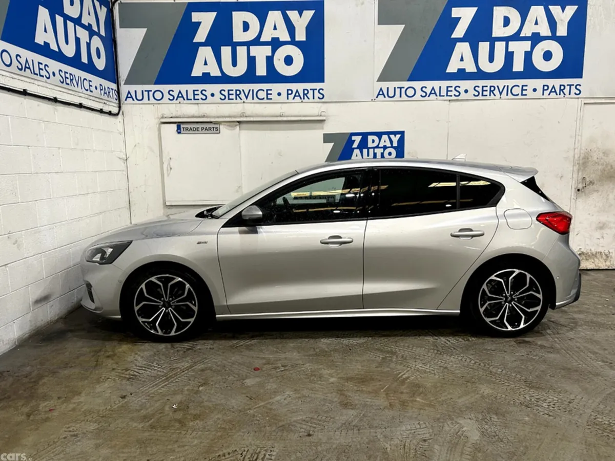Ford Focus Hatchback, Petrol Hybrid, 2022, Grey