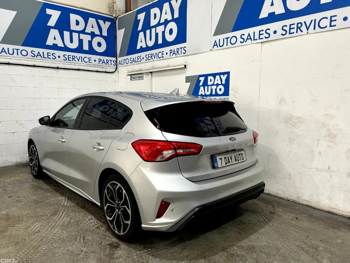 Ford Focus Hatchback, Petrol Hybrid, 2022, Grey