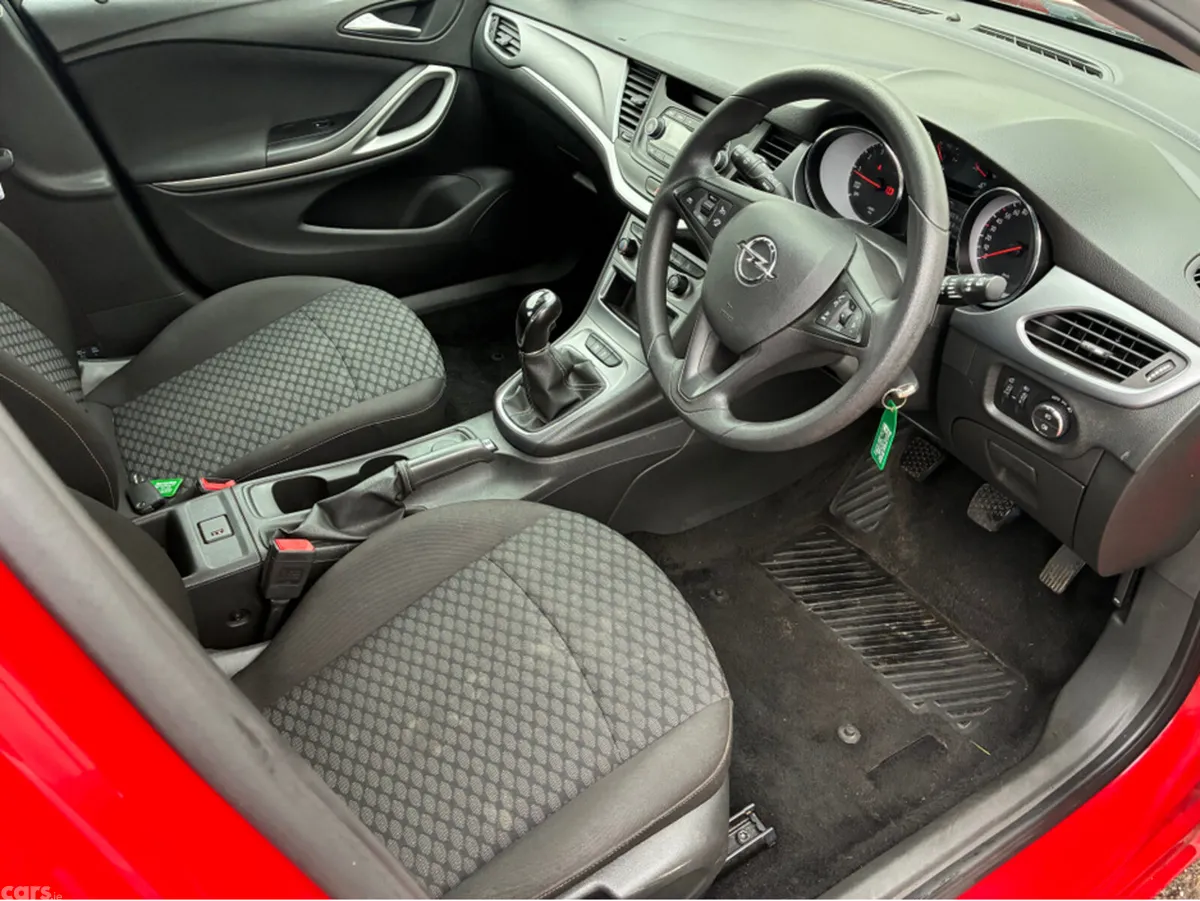 Opel Astra Hatchback, Petrol, 2019, Red