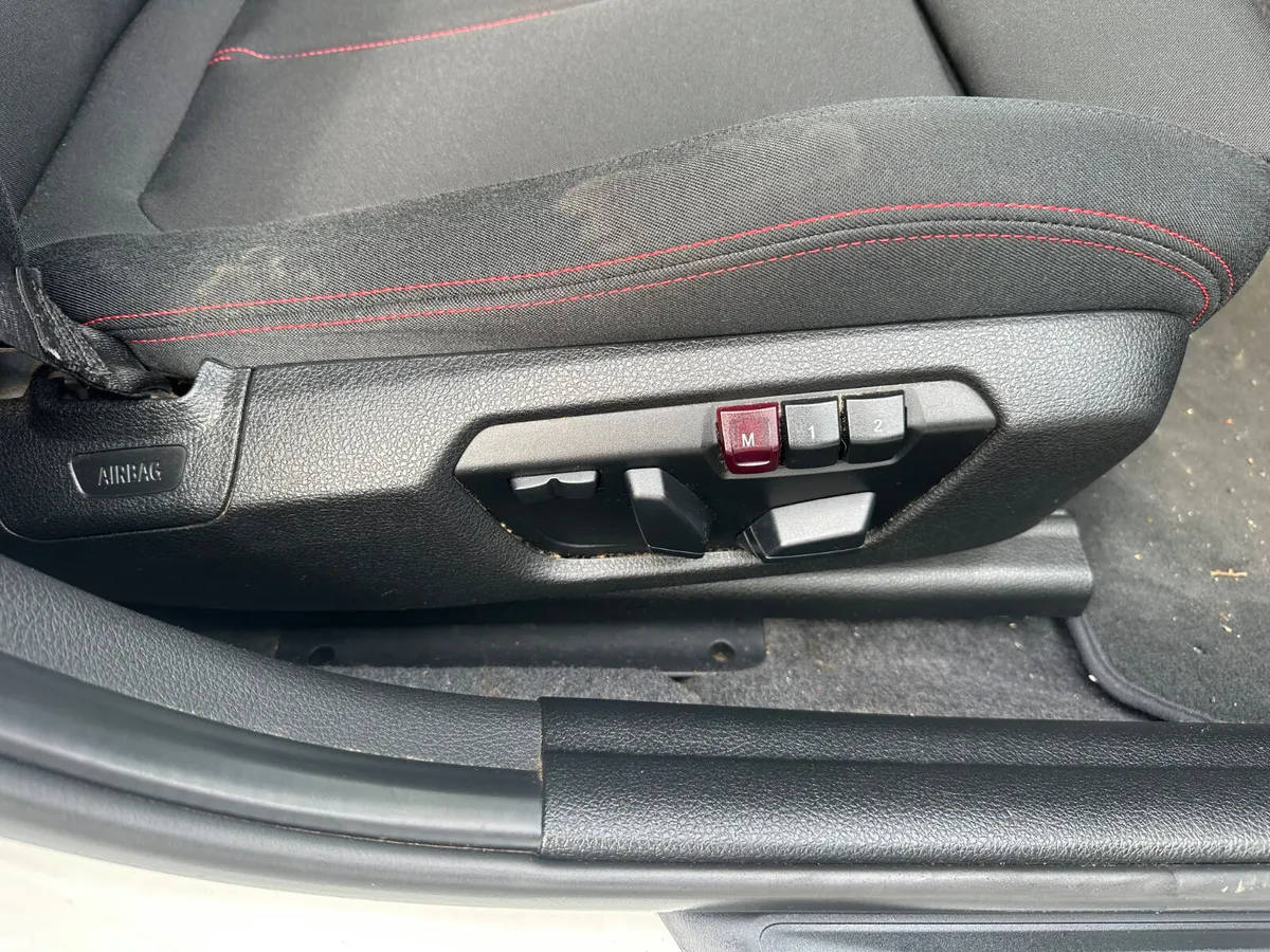 BMW 1-Series Hatchback, Petrol, 2012, White