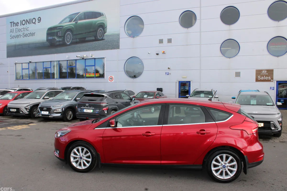 Ford Focus Hatchback, Diesel, 2018, Red