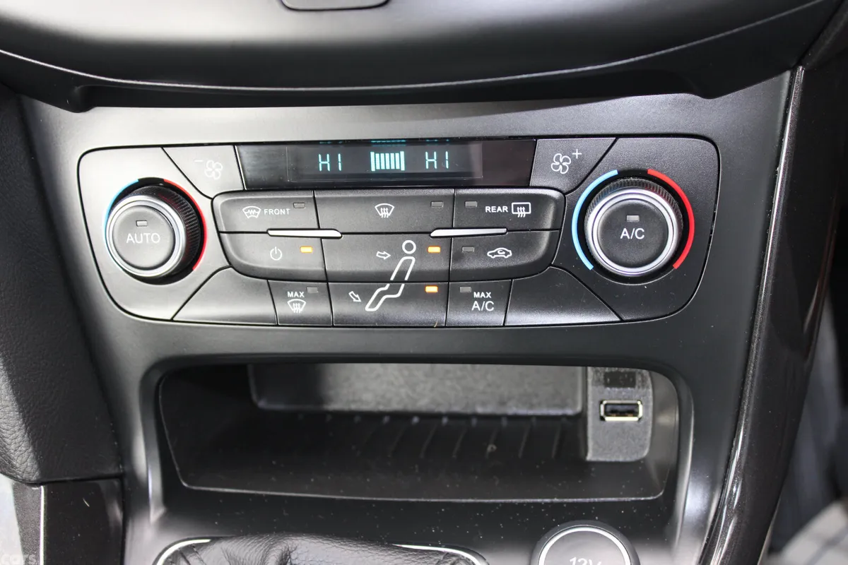 Ford Focus Hatchback, Diesel, 2018, Red