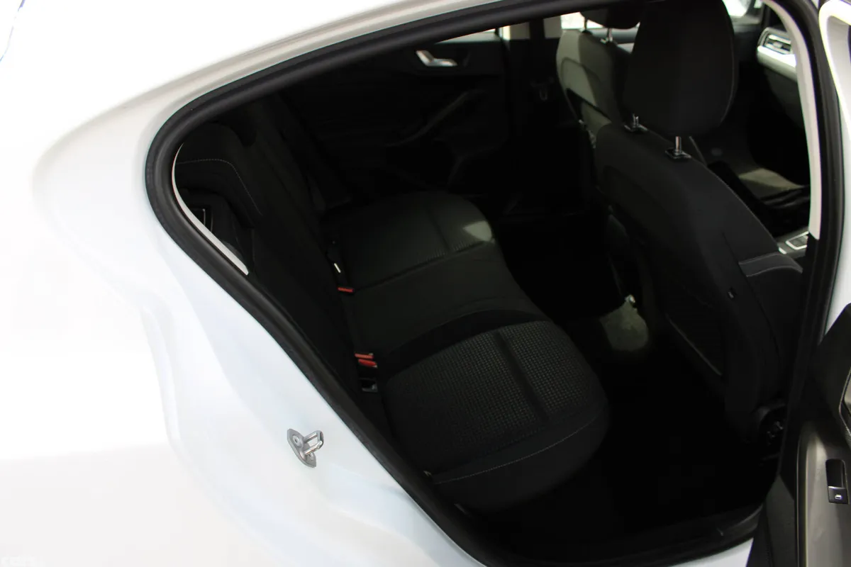 Ford Focus Hatchback, Diesel, 2020, White