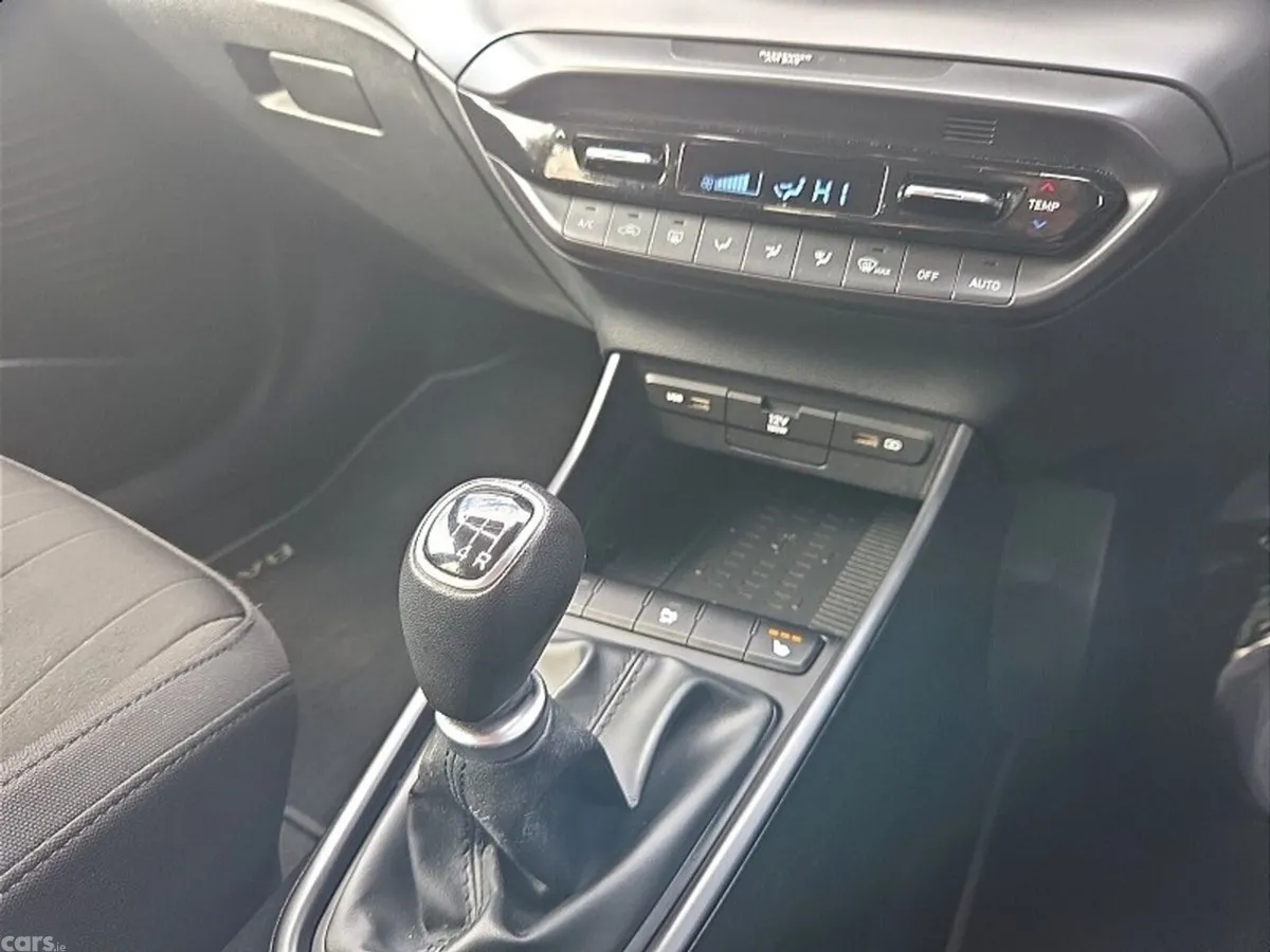 Hyundai Bayon Estate, Petrol, 2022, Red