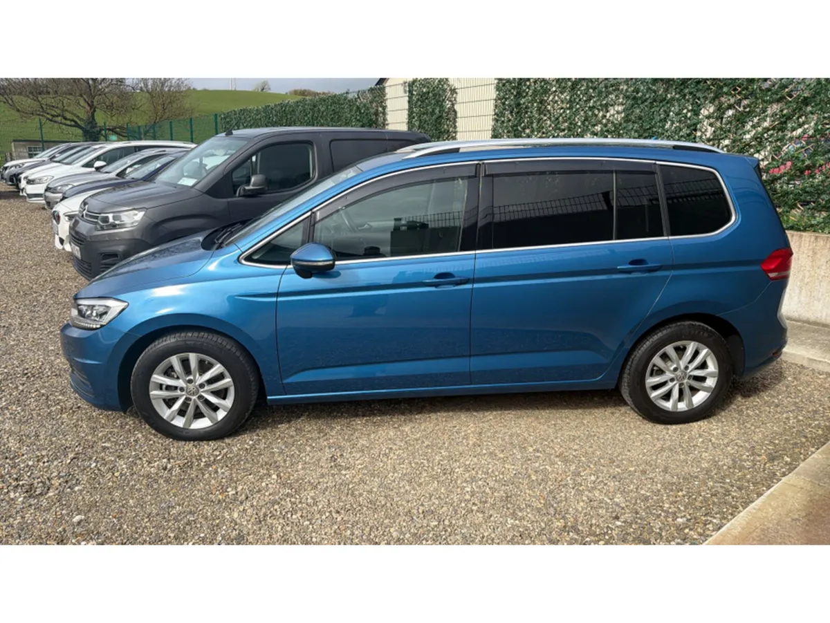 Volkswagen Touran MPV, Diesel, 2019, Blue