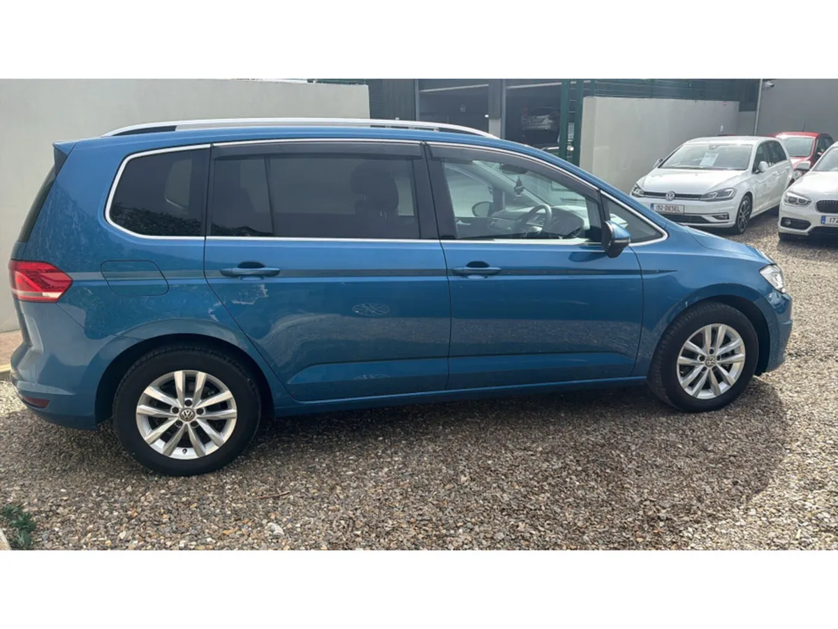 Volkswagen Touran MPV, Diesel, 2019, Blue