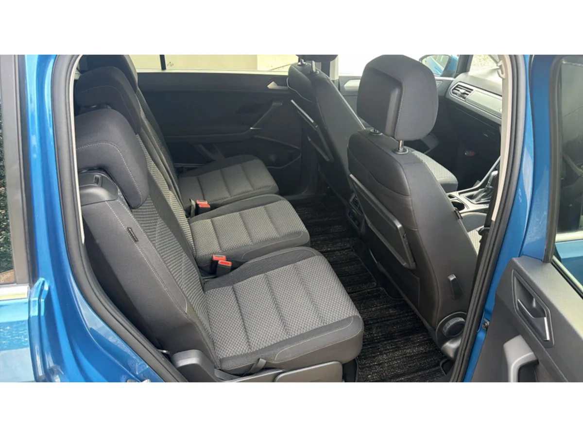 Volkswagen Touran MPV, Diesel, 2019, Blue