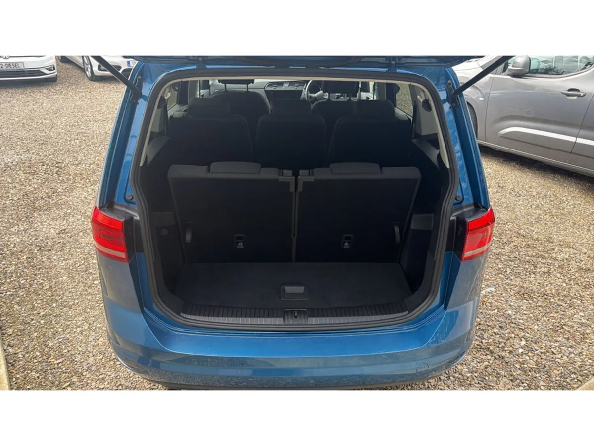 Volkswagen Touran MPV, Diesel, 2019, Blue