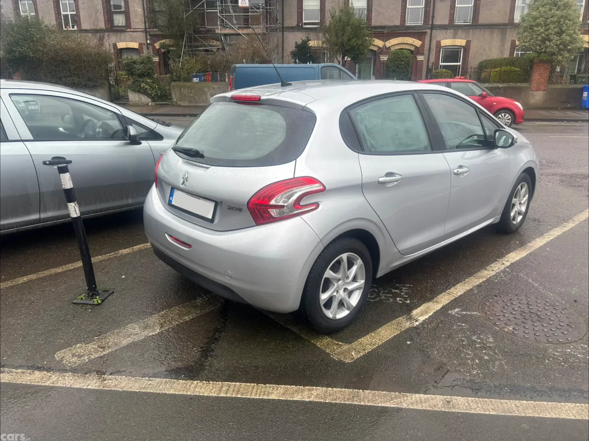 Peugeot 208 Hatchback, Petrol, 2014, Silver