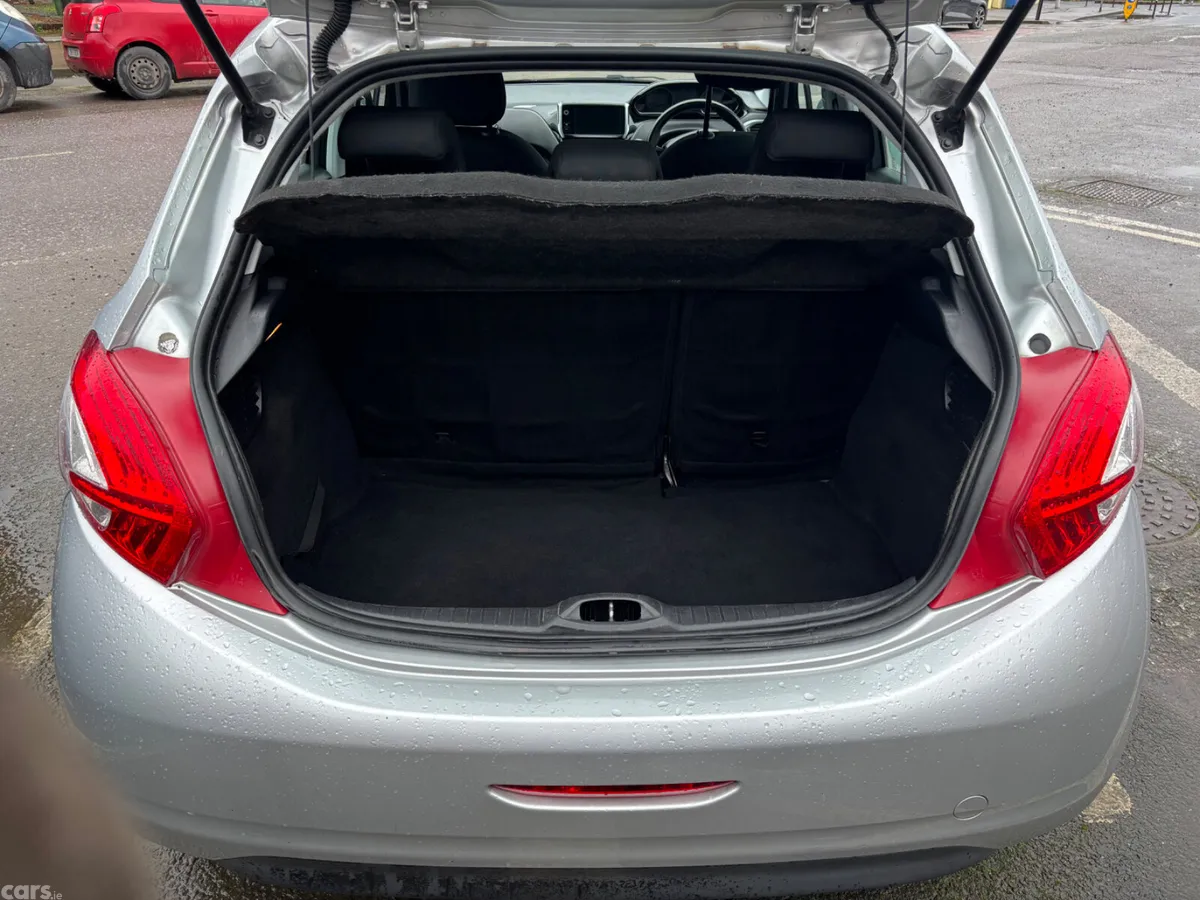 Peugeot 208 Hatchback, Petrol, 2014, Silver