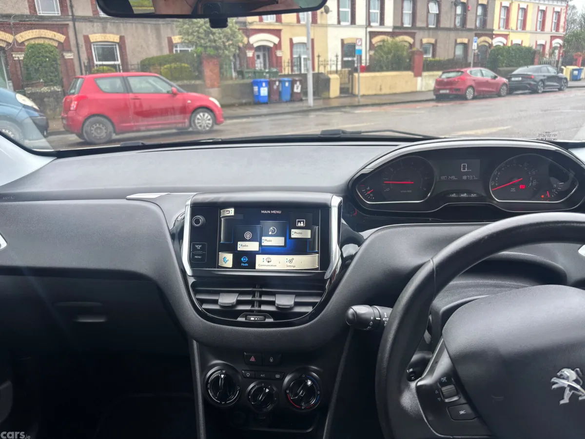 Peugeot 208 Hatchback, Petrol, 2014, Silver