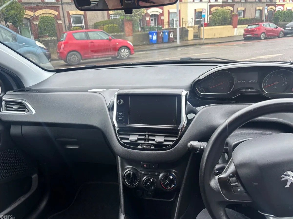 Peugeot 208 Hatchback, Petrol, 2014, Silver