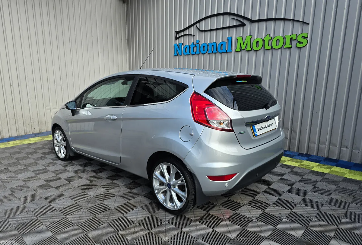 Ford Fiesta Hatchback, Petrol, 2015, Silver