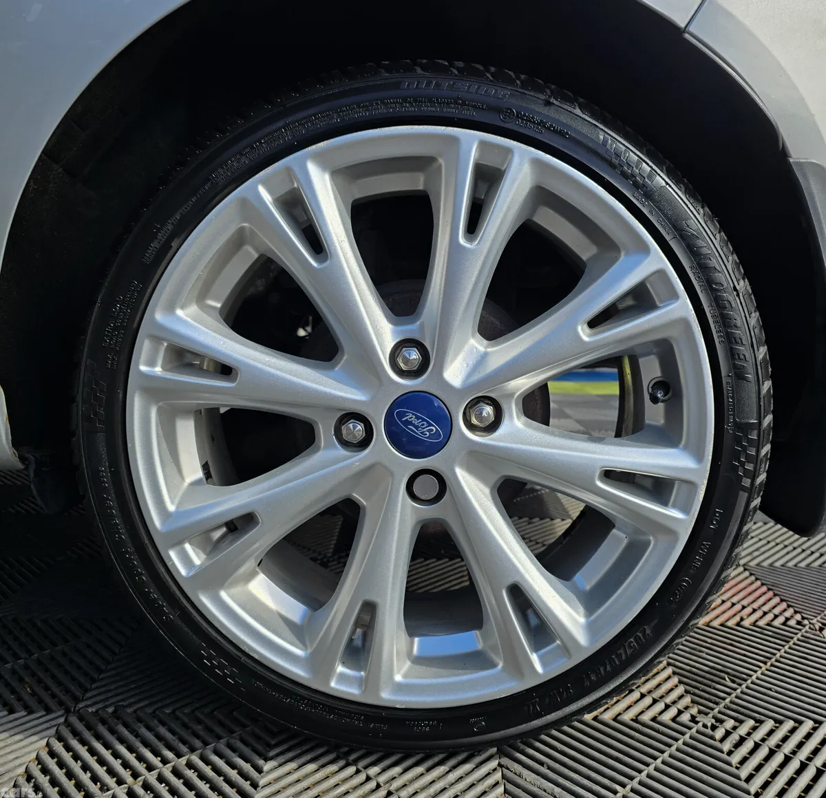 Ford Fiesta Hatchback, Petrol, 2015, Silver