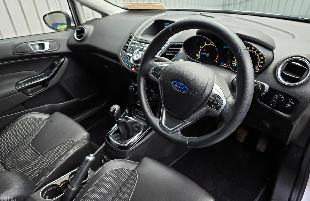 Ford Fiesta Hatchback, Petrol, 2015, Silver