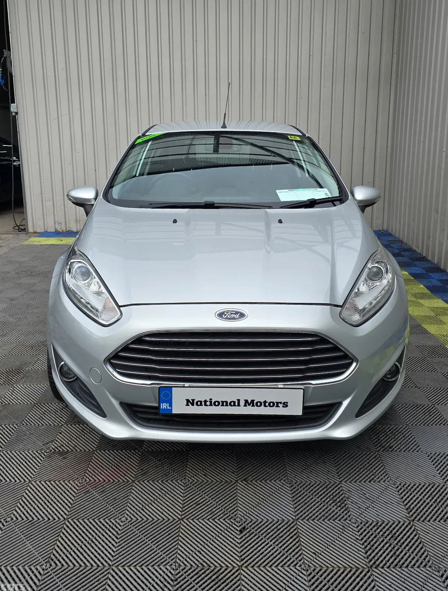 Ford Fiesta Hatchback, Petrol, 2015, Silver