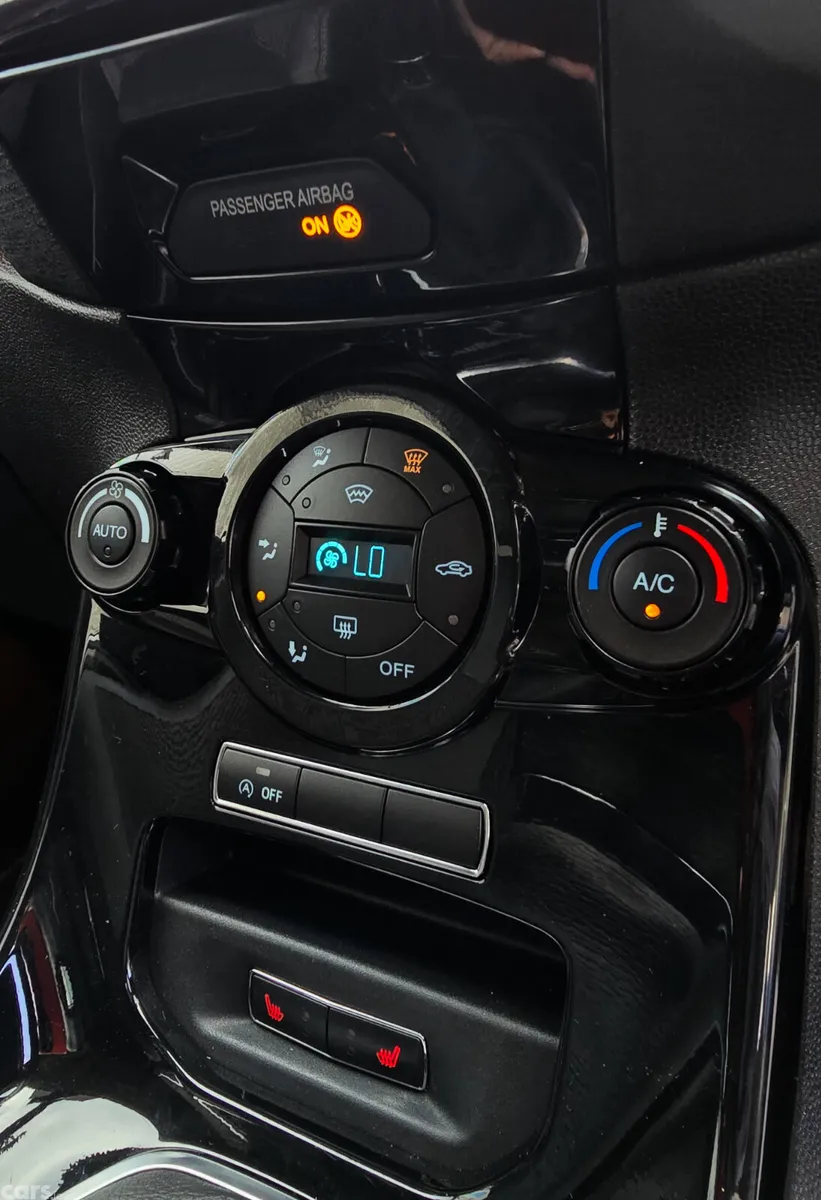 Ford Fiesta Hatchback, Petrol, 2015, Silver