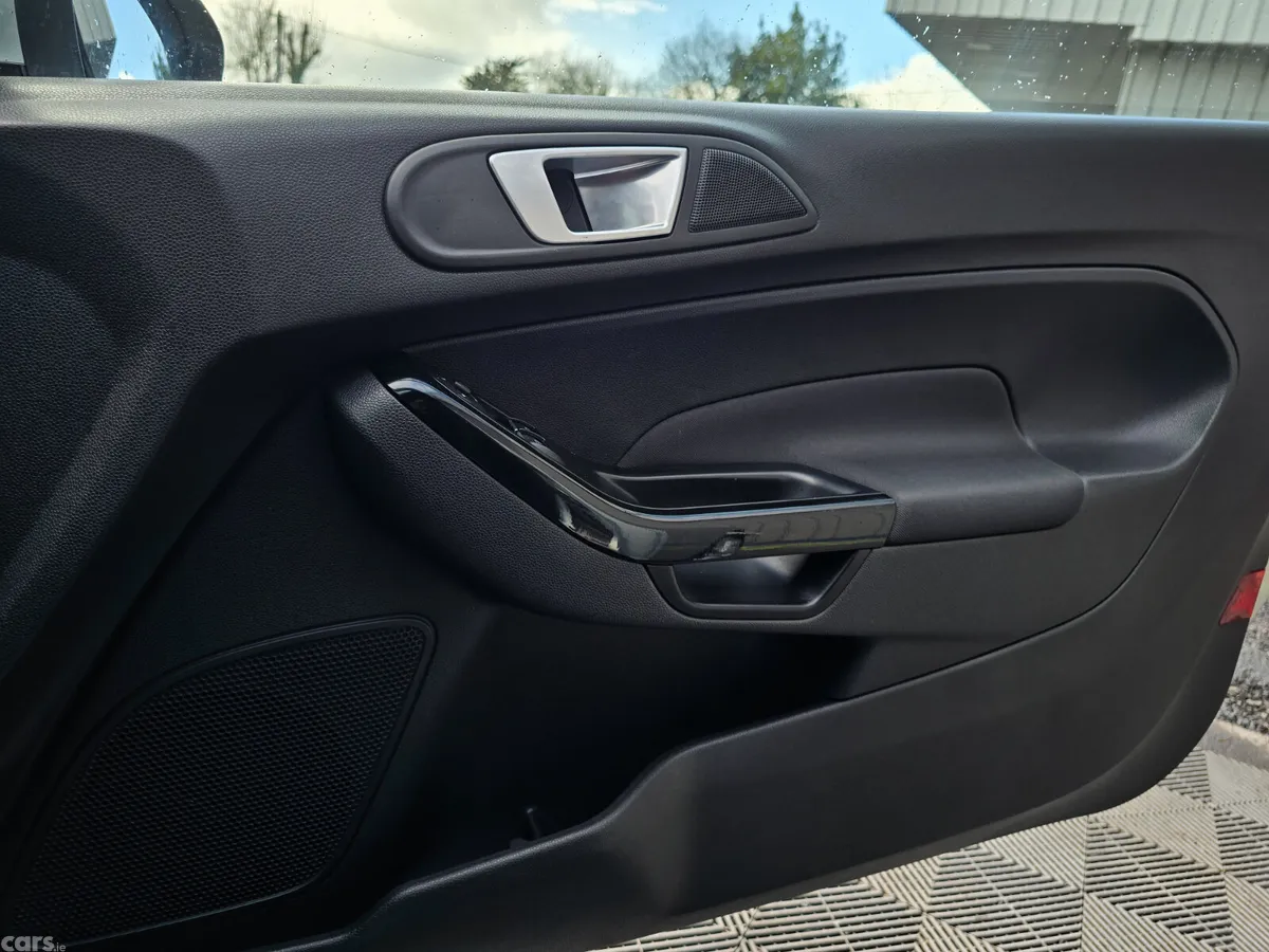 Ford Fiesta Hatchback, Petrol, 2015, Silver
