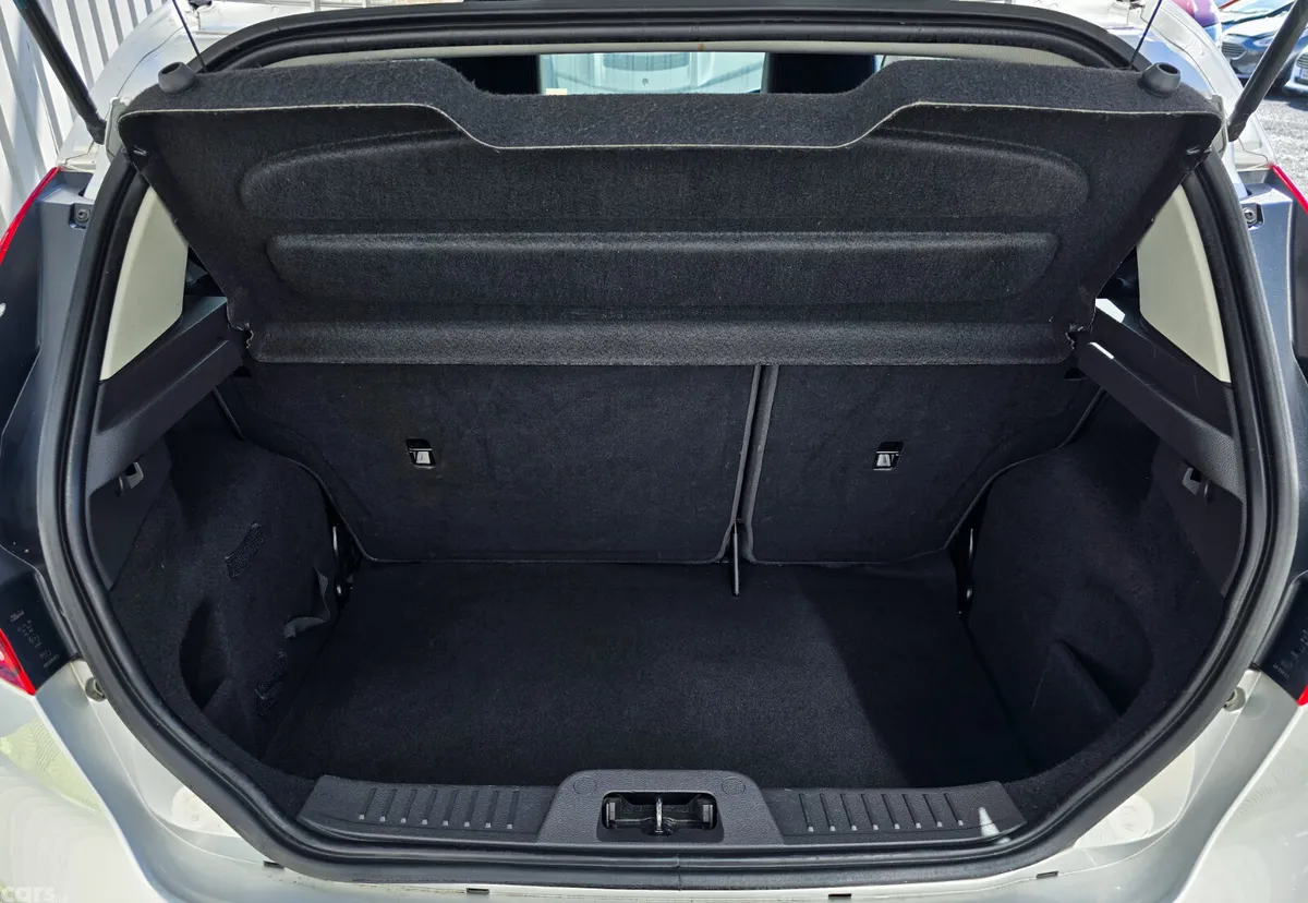Ford Fiesta Hatchback, Petrol, 2015, Silver