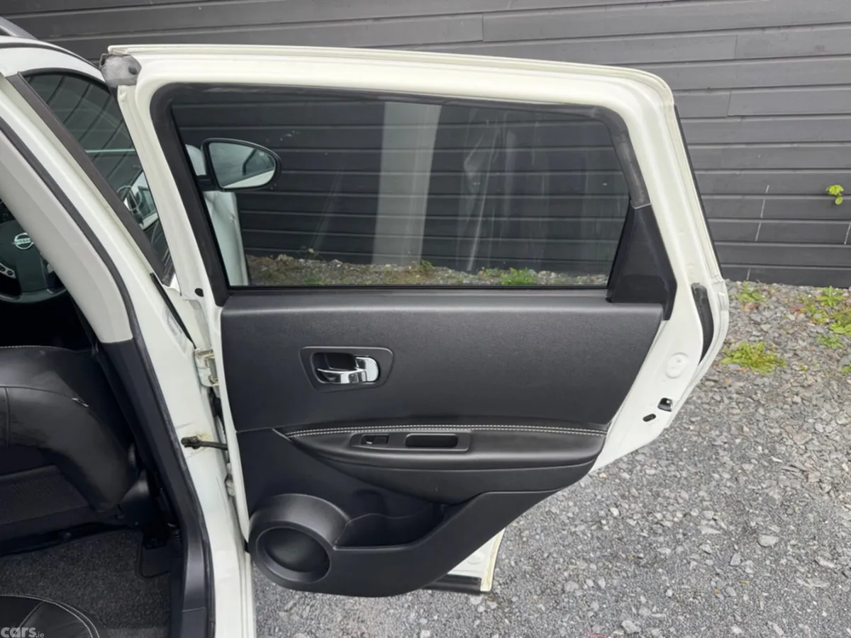 Nissan Qashqai Hatchback, Diesel, 2010, White