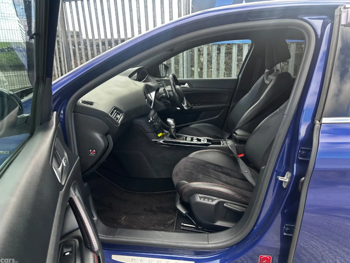 Peugeot 308 Hatchback, Petrol, 2015, Blue