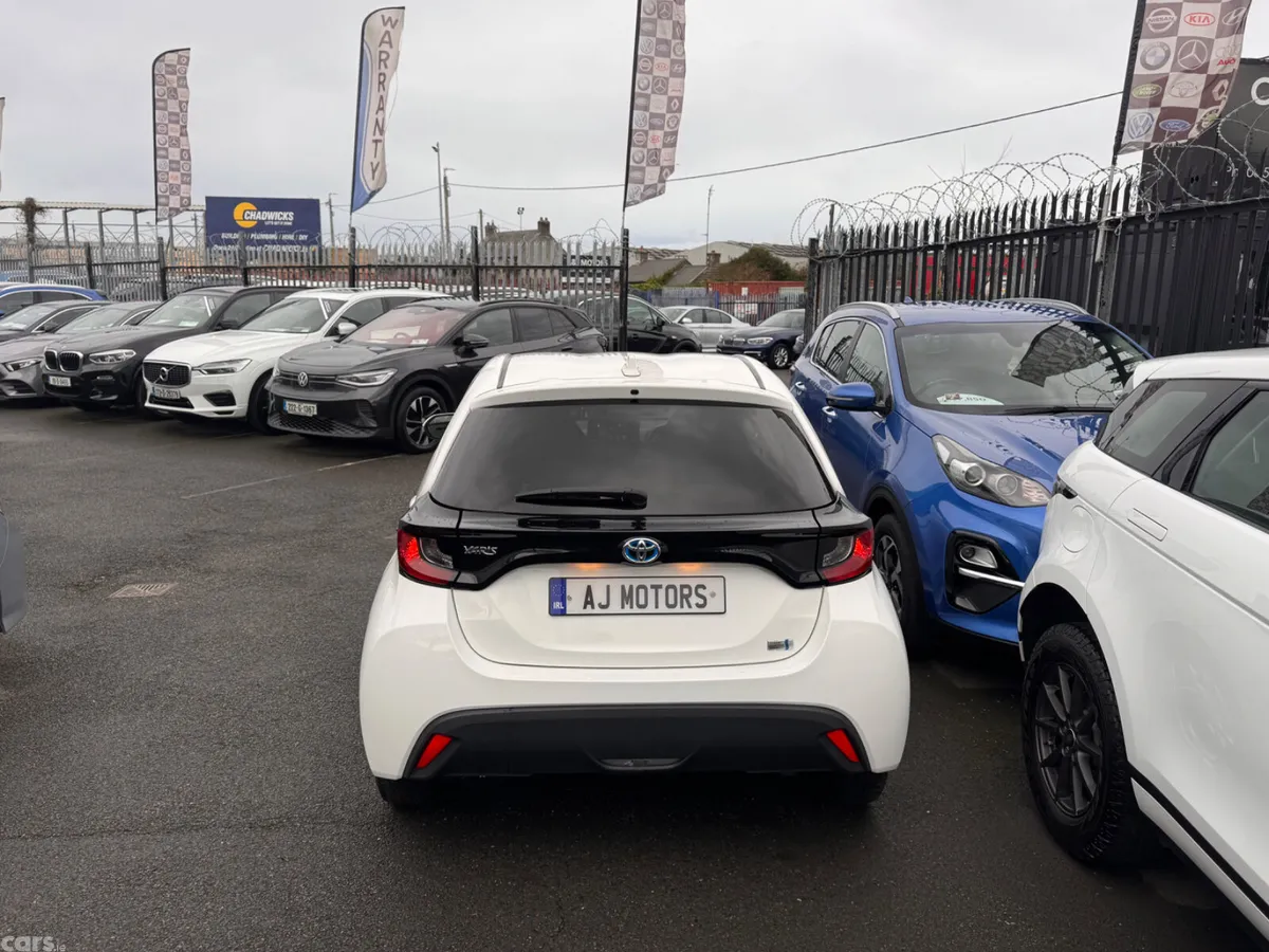 Toyota Yaris Hatchback, Petrol Hybrid, 2020, White