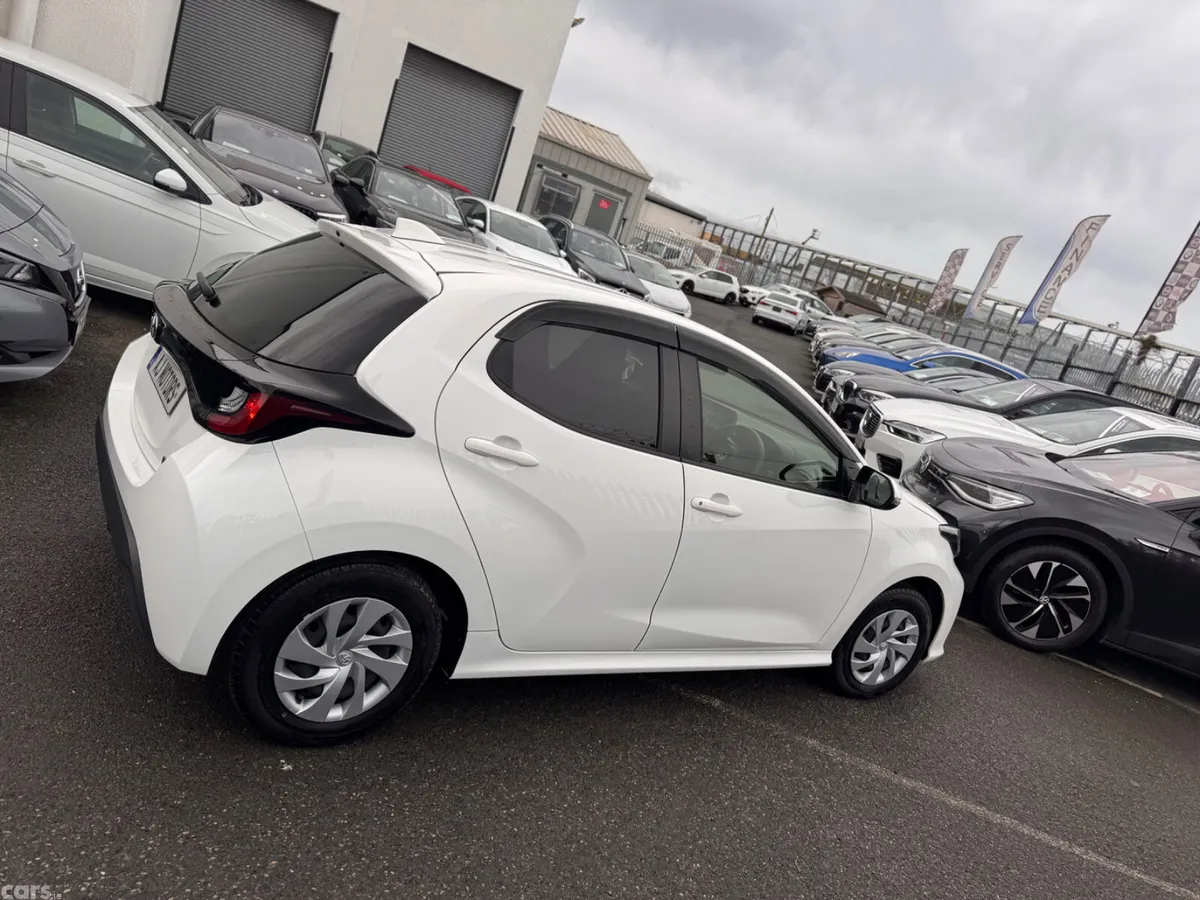 Toyota Yaris Hatchback, Petrol Hybrid, 2020, White