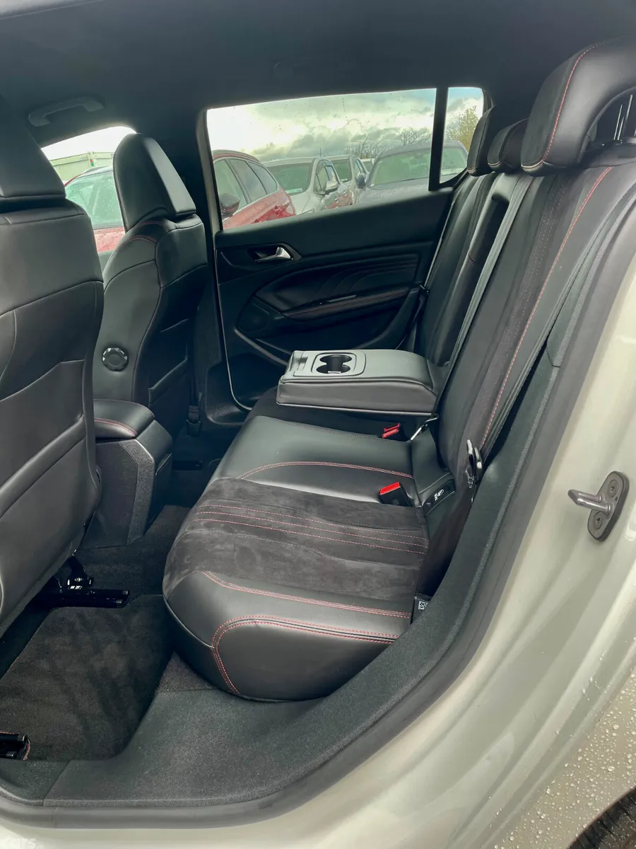 Peugeot 308 Hatchback, Diesel, 2018, White