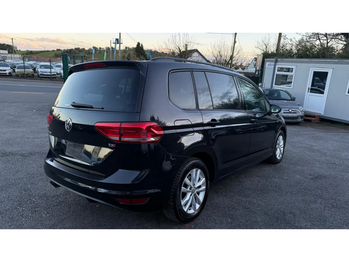 Volkswagen Touran MPV, Petrol, 2016, Black