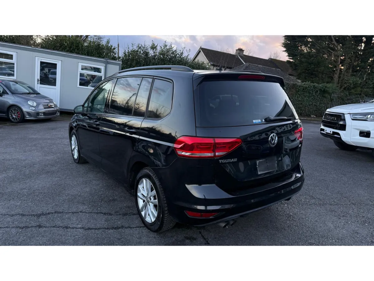 Volkswagen Touran MPV, Petrol, 2016, Black