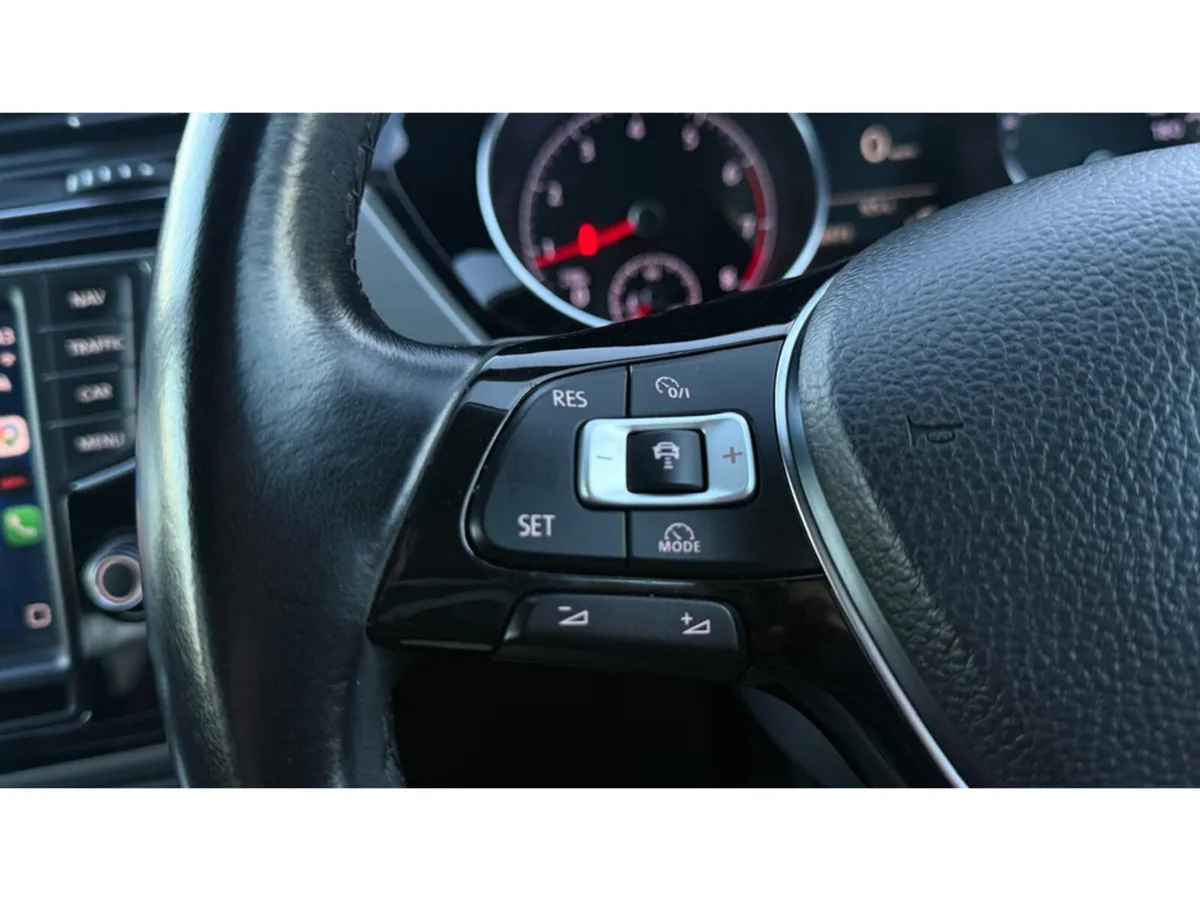 Volkswagen Touran MPV, Petrol, 2016, Black
