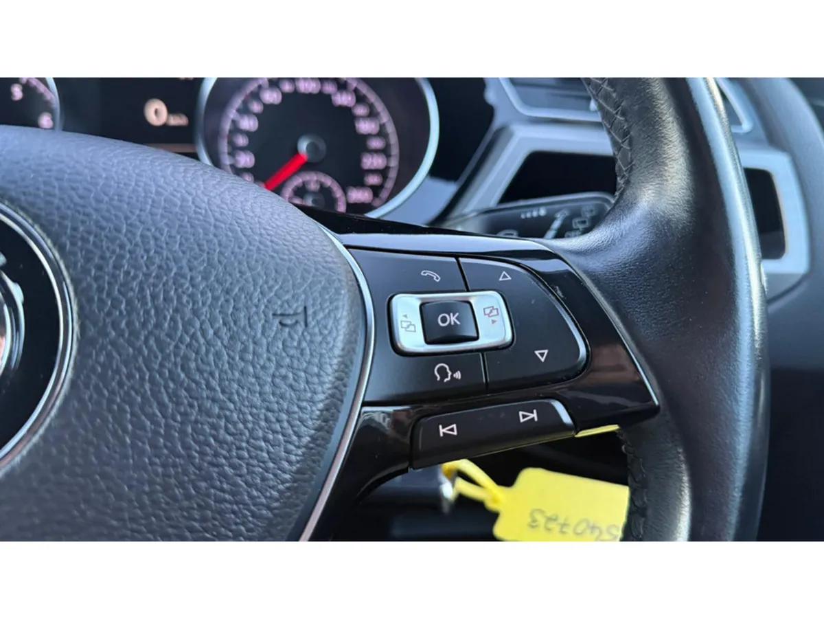 Volkswagen Touran MPV, Petrol, 2016, Black