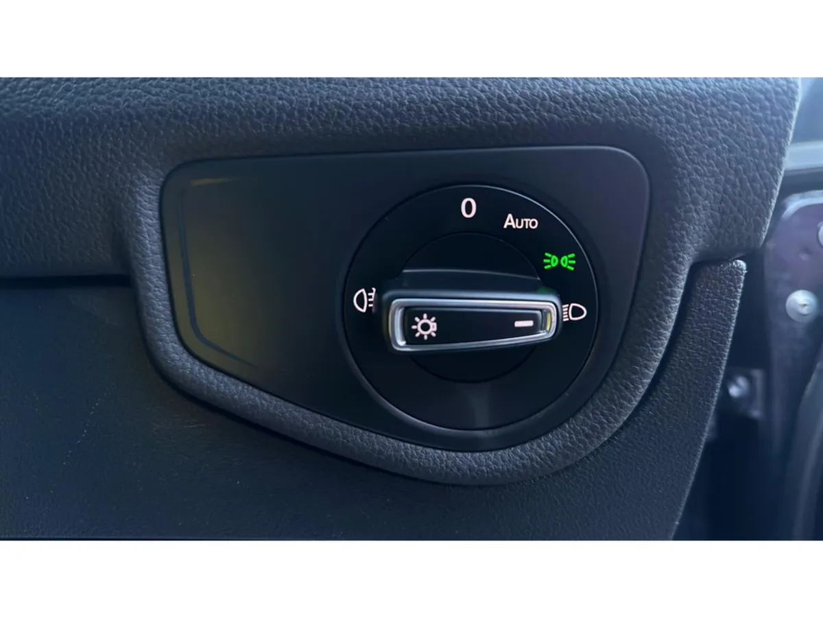 Volkswagen Touran MPV, Petrol, 2016, Black