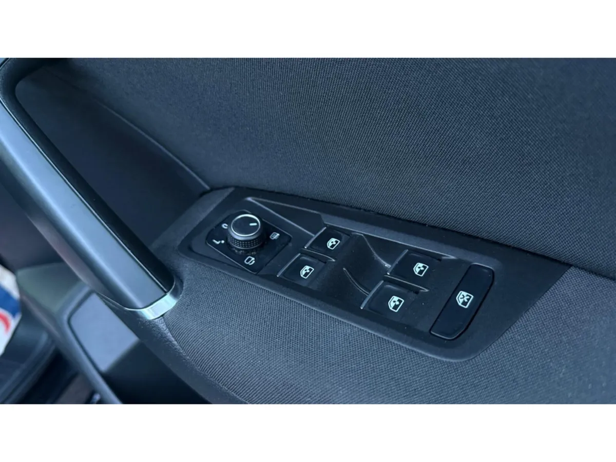 Volkswagen Touran MPV, Petrol, 2016, Black