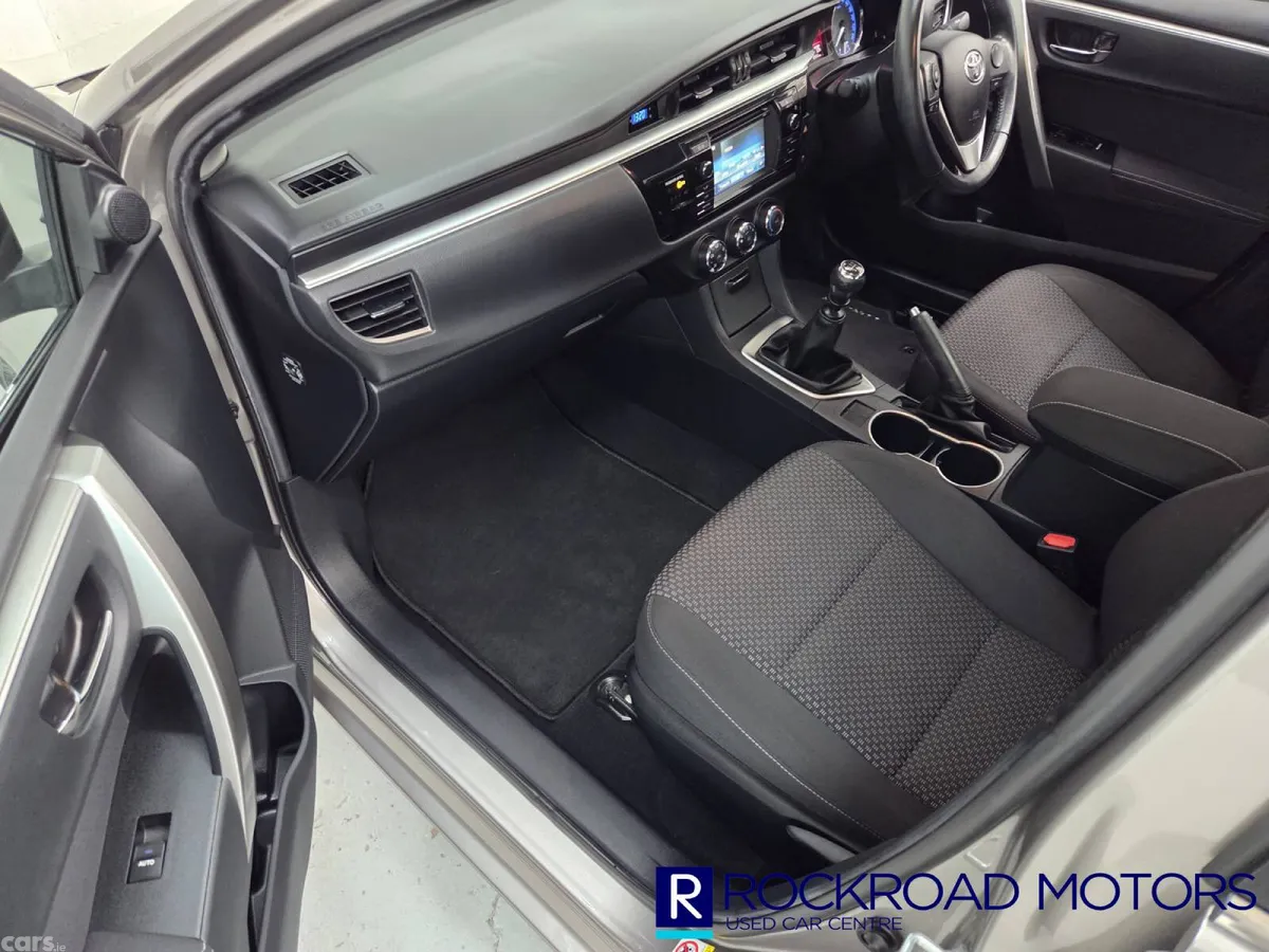 Toyota Corolla Saloon, Petrol, 2016, Bronze
