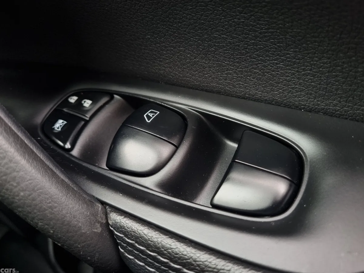 Nissan Qashqai SUV, Diesel, 2017, Brown