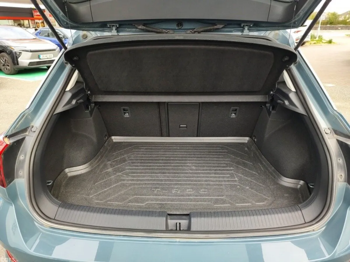 Volkswagen T-Roc Estate, Petrol, 2023, Blue